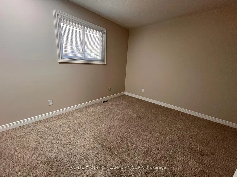 189 Homestead Cres #8 — Photo 8
