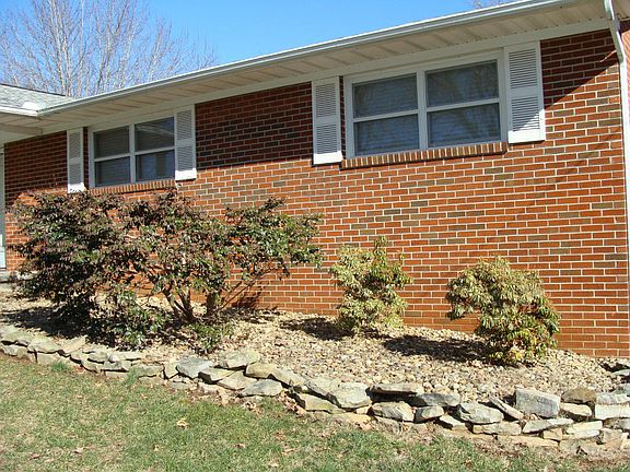 3rd image of 2024 Cedar Ln