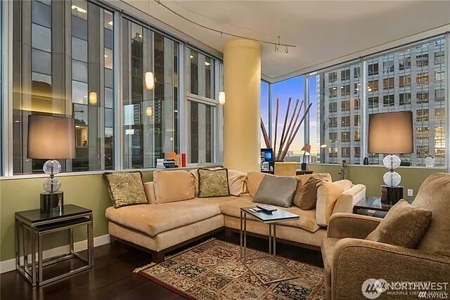 909 5th Ave #1100 — Photo 3