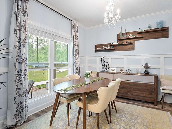 4th image of 218 NE Oakwood Way
