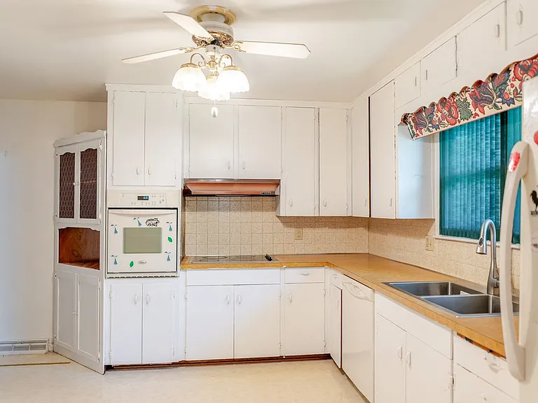 8020 Oakland Ave — Photo 9