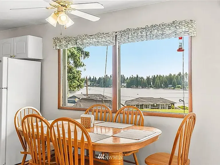 16210 Larch Way — Photo 7