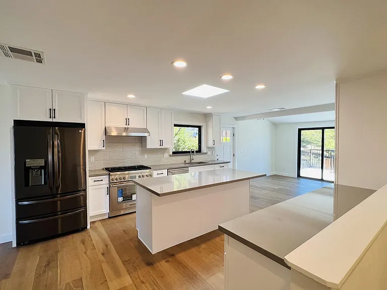 2620 Marin Ave — Photo 9