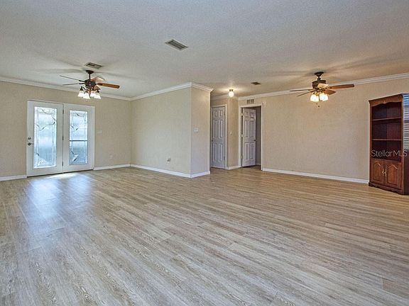 4th image of 1858 Hamlin Ct