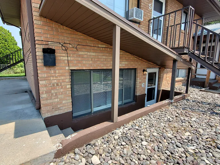 467 W Pacific St #6 — Photo 1