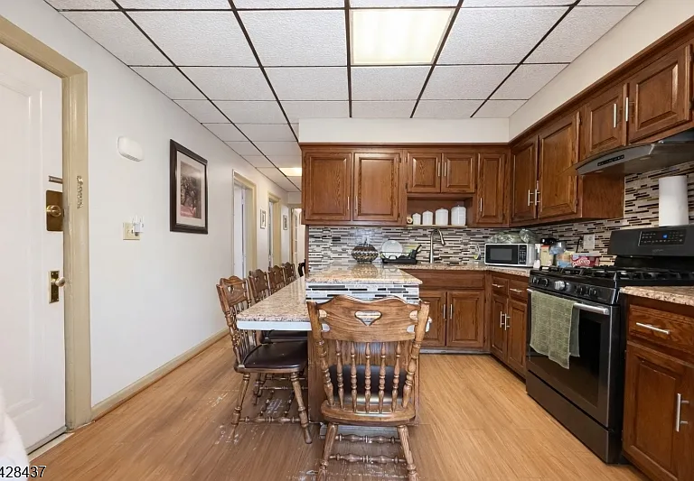 19 Burgess Pl — Photo 10