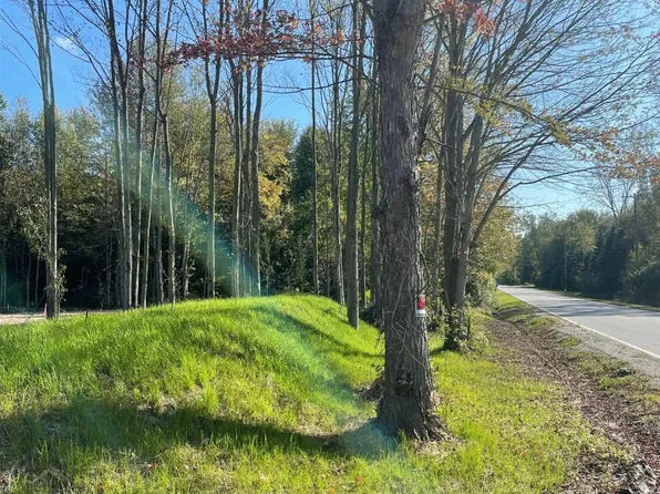 8377 Starville Rd, Clay, MI 48001
