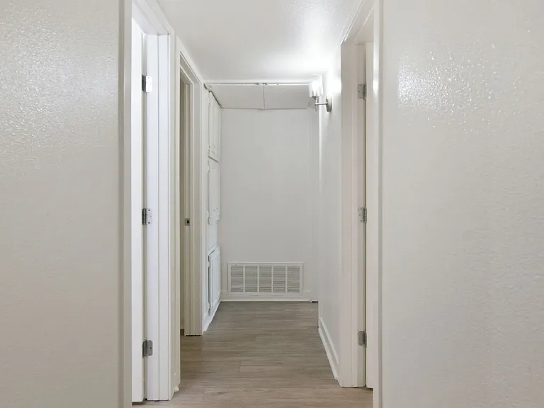 809 James St — Photo 16