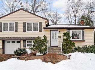 9 Lindbergh Pkwy, Waldwick, NJ 07463