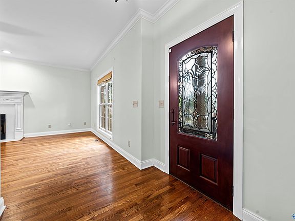 5th image of 155 Lincarrie Ln