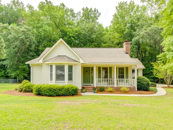 241 Woodridge Cir, Lugoff, SC 29078