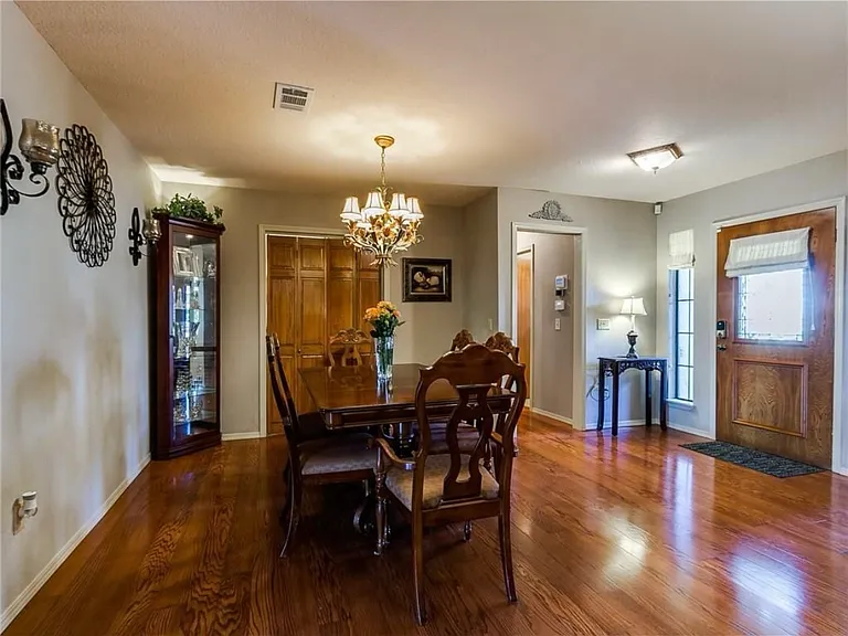 9116 Indian Creek Dr — Photo 3