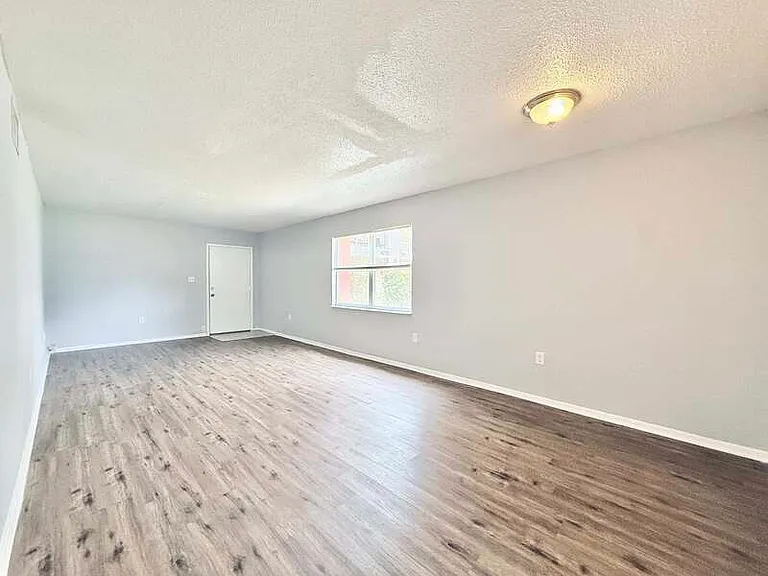 4725 39th Ave N #101 — Photo 10