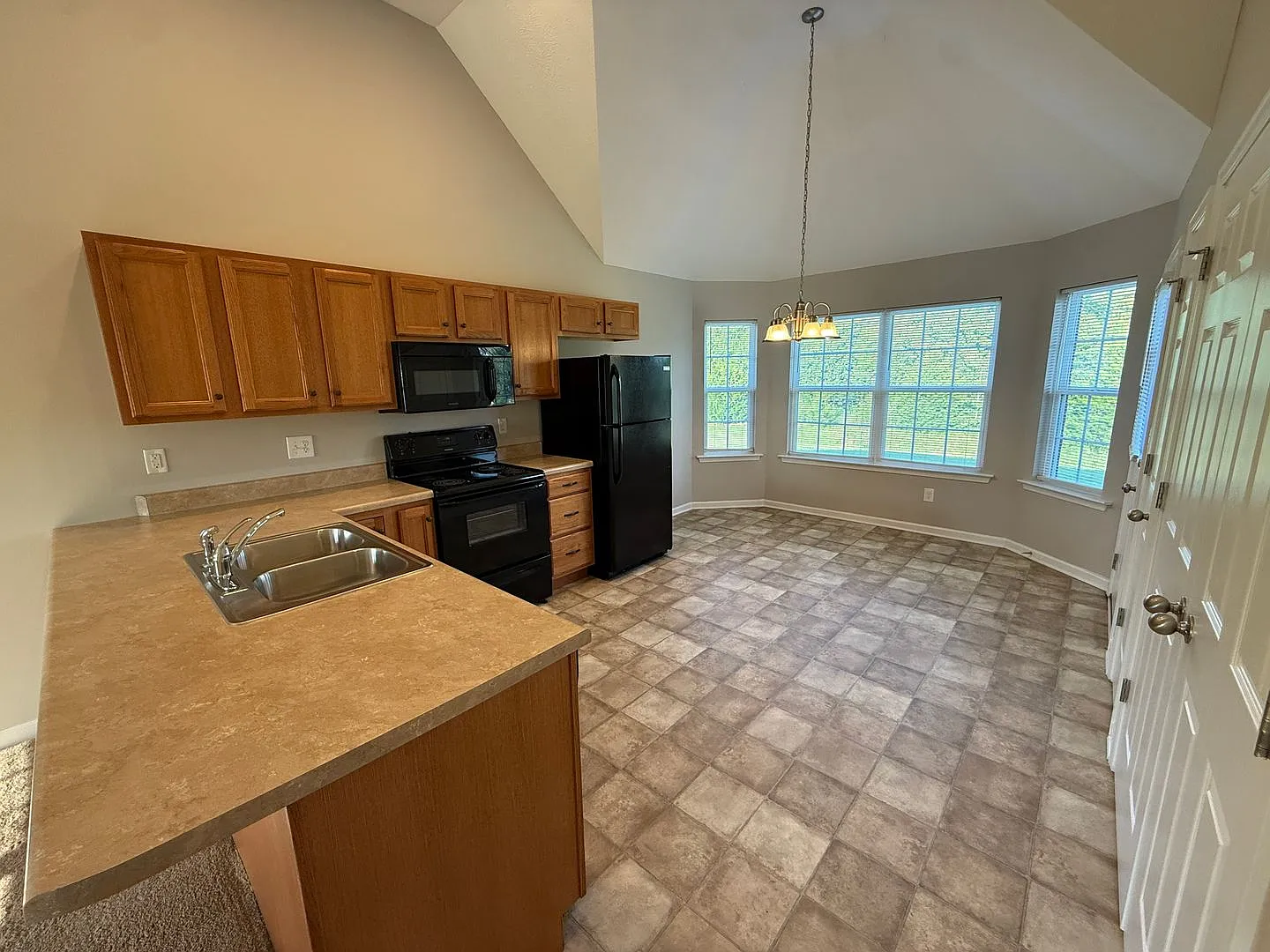 Spacious 3-Bedroom Home with Bonus Room & 2-Car Garage! — Photo 4