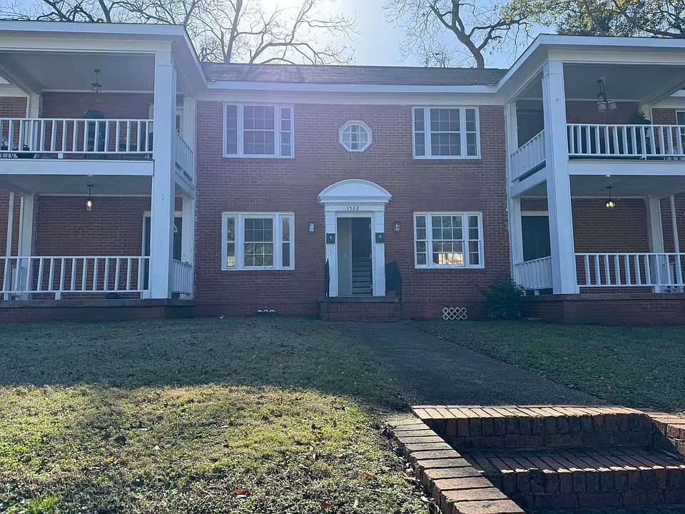 1532 Winona Ave