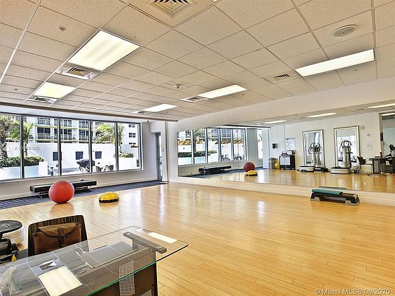3rd image of 1750 N Bayshore Dr APT 4901