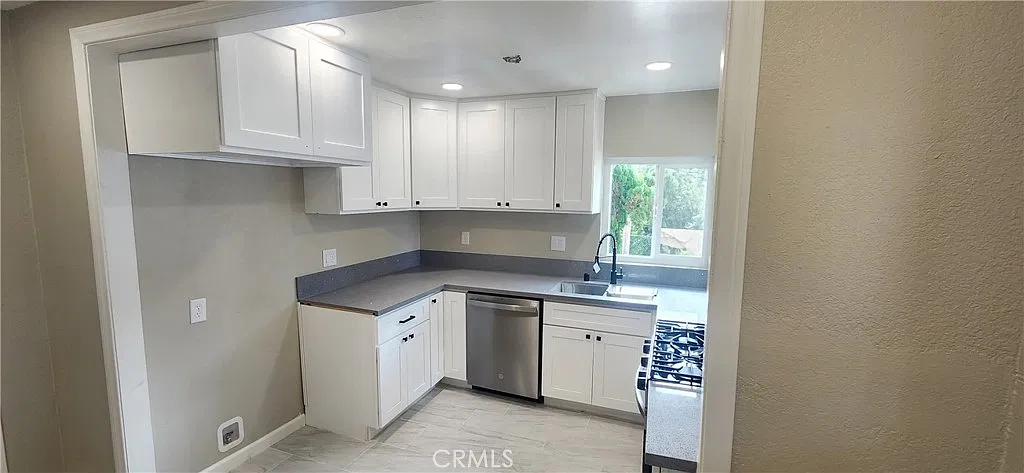 4 bed, 1.5 bath, 1360 sqft, $2,700 — Photo 4