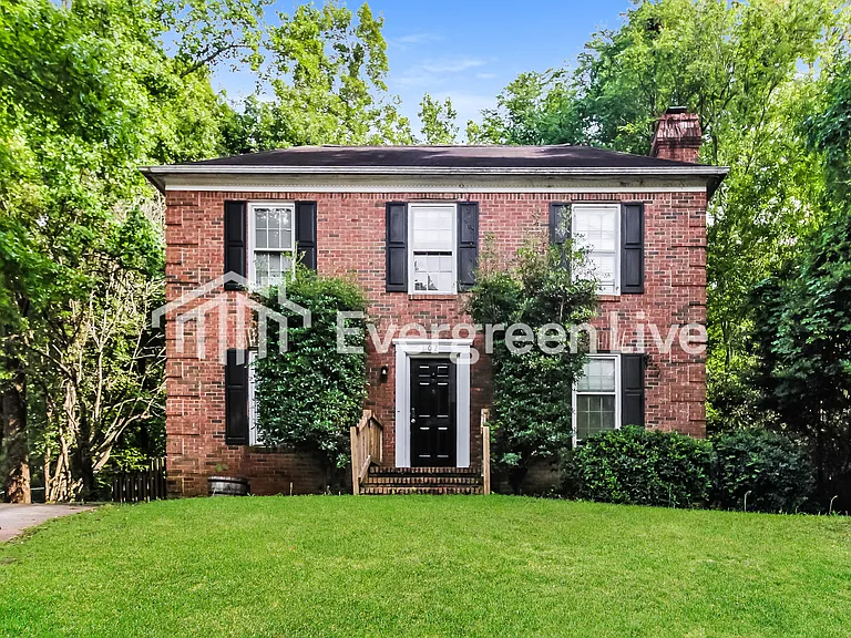 102 Devonwood Ct — Photo 1