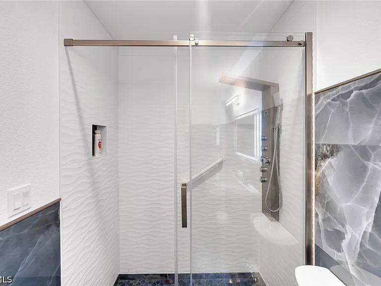 6511 Royal Woods Dr — Photo 21
