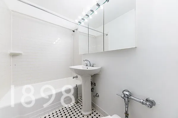 Rented by A&E Real Estate Management | media 9