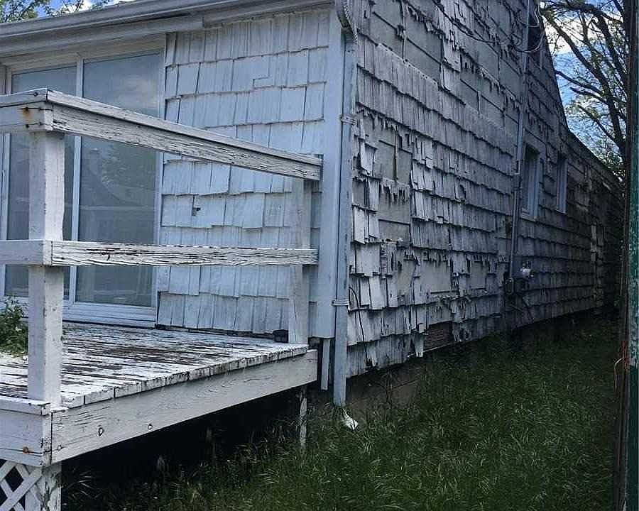 2nd image of 177 Bedford Ave