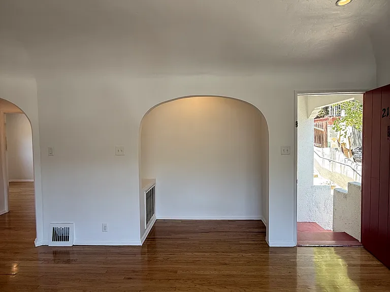 2153 Valentine St #2153 — Photo 8