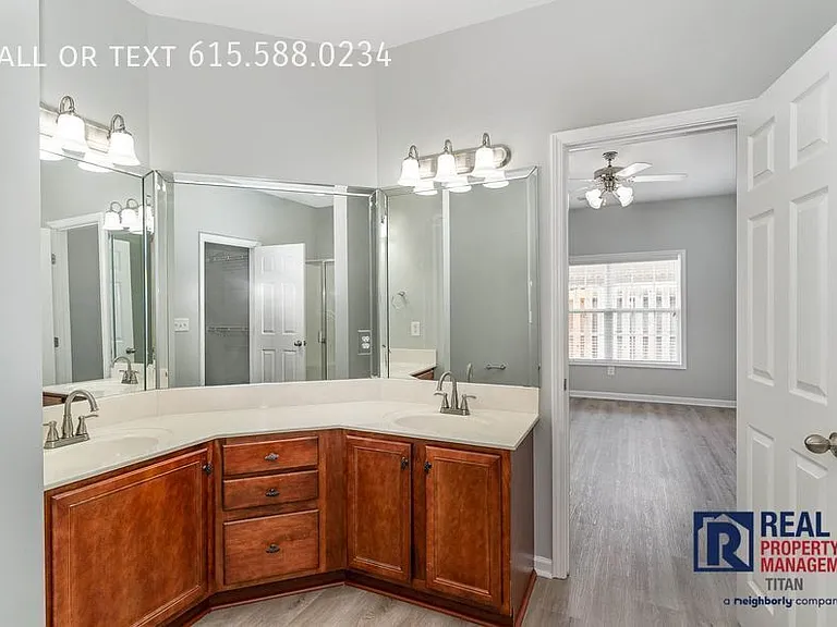 1004 Briggs Ln — Photo 11