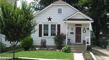 737 Maryland Ave — Photo 1