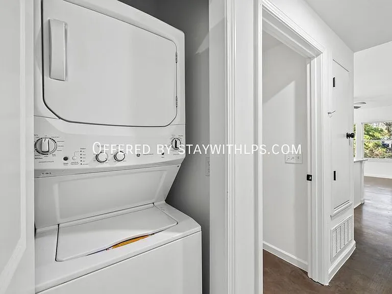 1571 Court Ave #102 — Photo 21