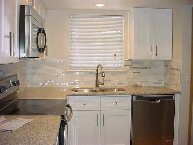 3823 S Maryland Pkwy — Photo 16