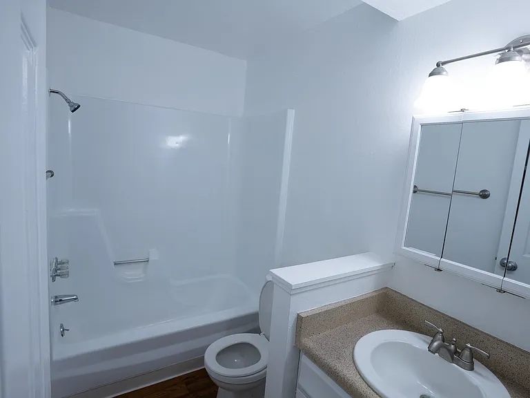 Prentice House Apartments — Photo 7