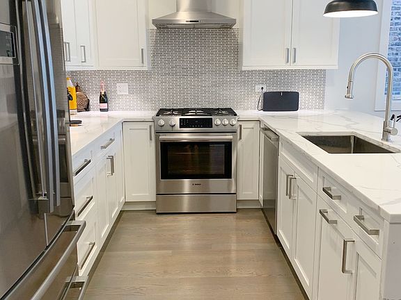 2nd image of 1051 N Damen Ave #2S