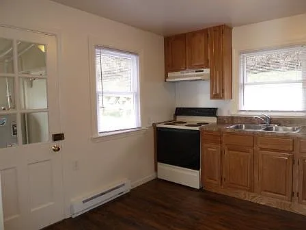 4 bed, 900 sqft, $1,250 — Photo 1