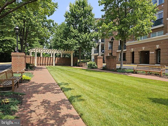 5th image of 2903 Saintsbury Plz APT 302