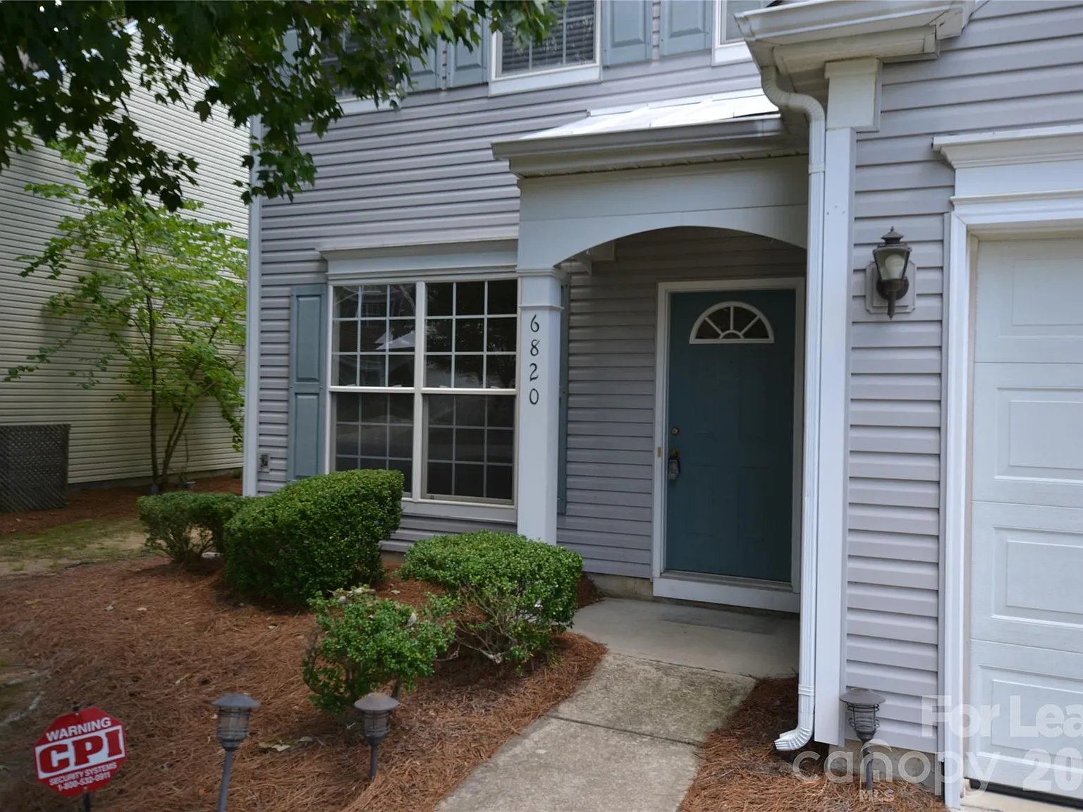 3 bed, 2.5 bath, 1660 sqft, $2,025 — Photo 3