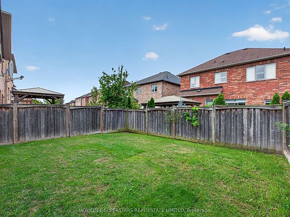 5th image of 254 Giddings Cres