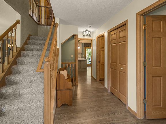 5th image of 8610 Valley View Ct