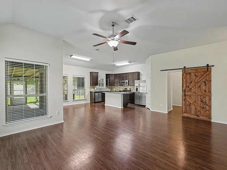 1061 Shadow Bend Ct — Photo 4