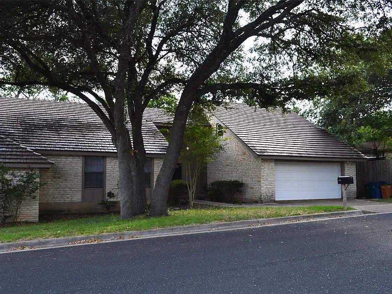 8833 Tallwood Dr — Photo 39