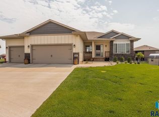 2604 S Ronell Cir, Sioux Falls, SD 57106