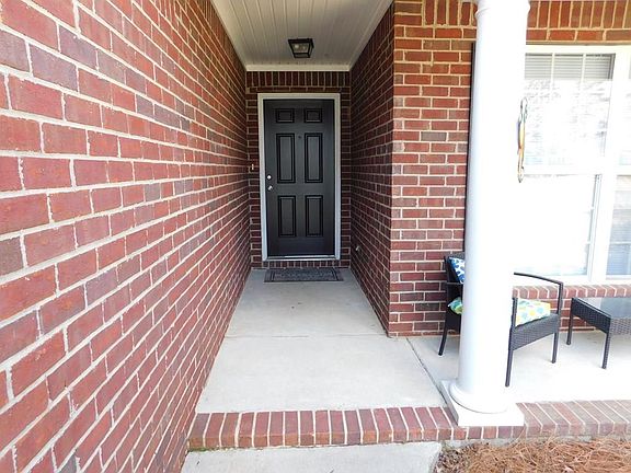 3rd image of 909 Watsonia Dr
