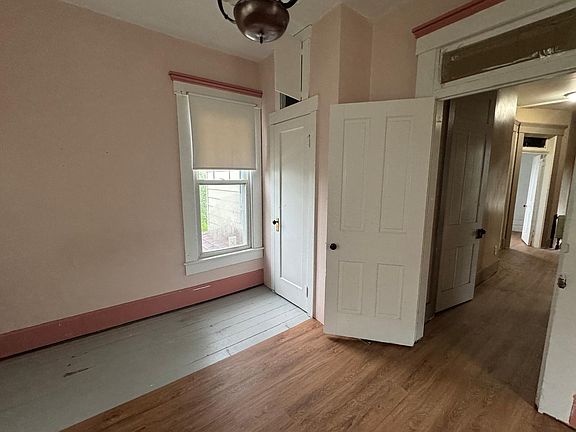 4th image of 269 N Vine St