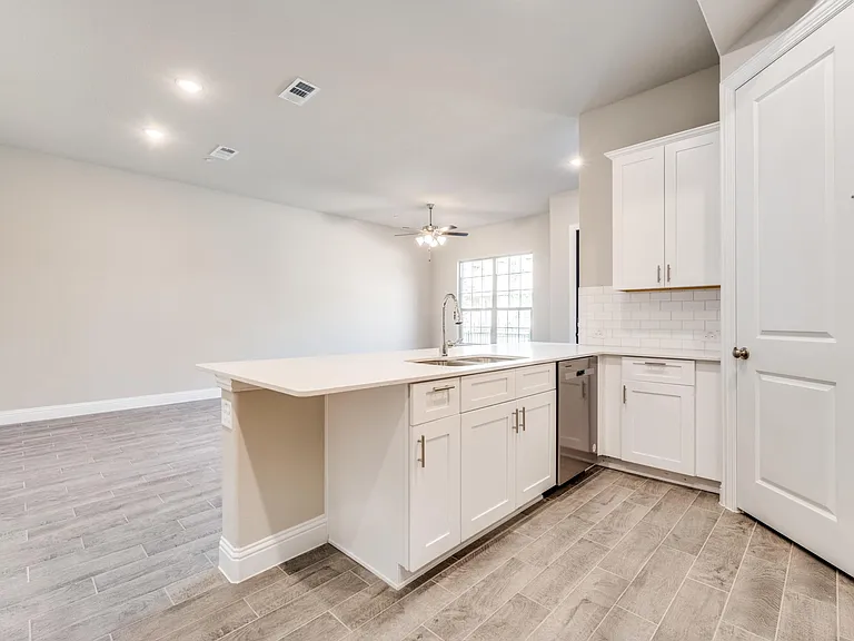 6148 Blythe Dr — Photo 12