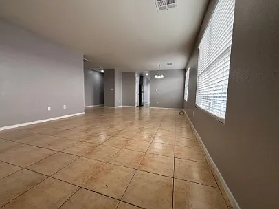 3 bed, 1284 sqft, $1,900 — Photo 2