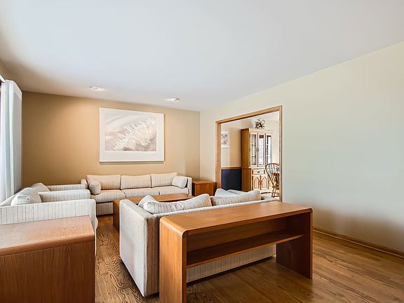 4th image of 8413 Thorngate Ct