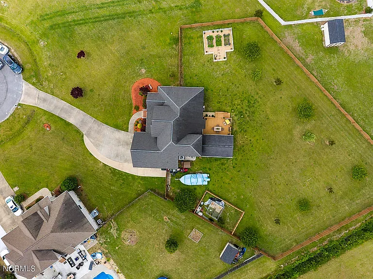 3 bed, 2.5 bath, 2520 sqft, $2,300 — Photo 4