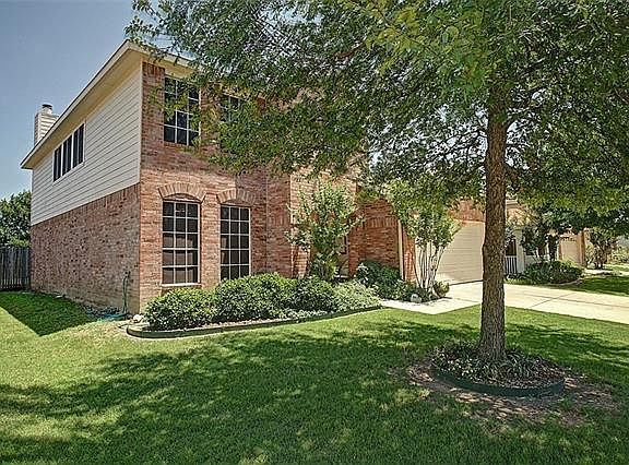 3rd image of 2808 Bluffs Ct