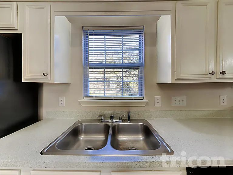 1606 Oak Knoll Ln — Photo 4