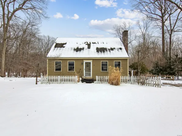 18 Fox Hill Drive, Clinton, CT 06413