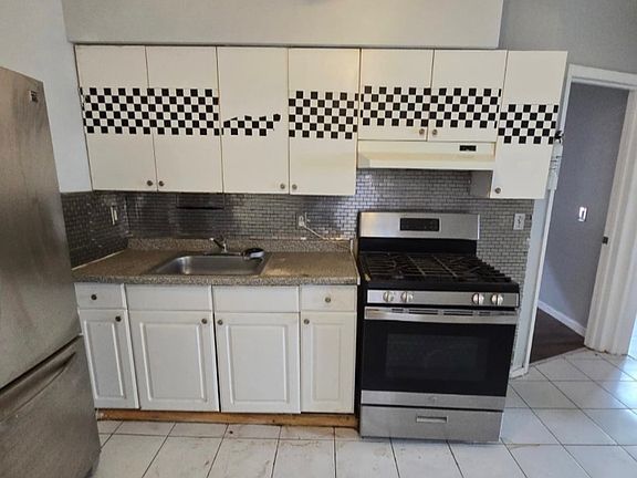 3rd image of 151 Clark Pl #2L